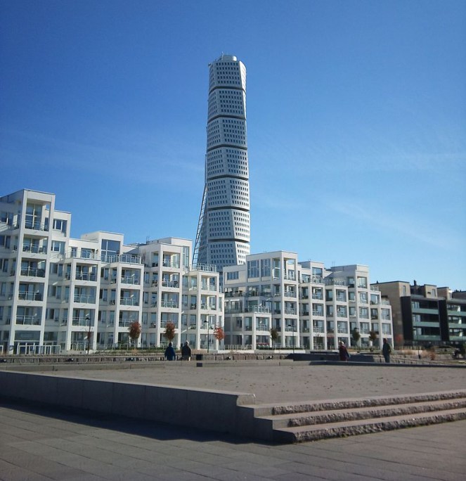 turning_torso_bakom.jpg